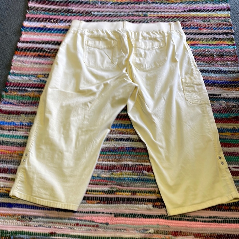 Gloria Vanderbilt Yellow Cargo Capri Pants #+1816 - Picture 14 of 15